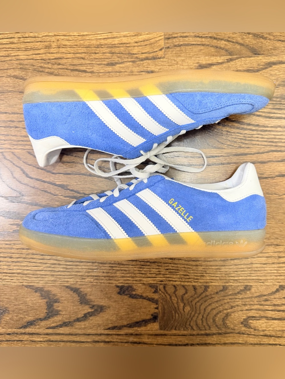 adidas Women’s Gazelle Suede Sneakers in Blue and White with Gum Sole - size 8 - Picture 1 of 6